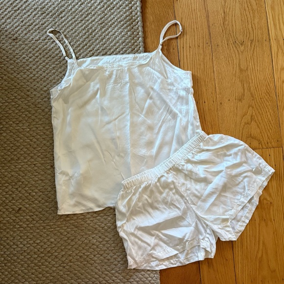 100% Silk White Shorts Pajama Set - Picture 1 of 6